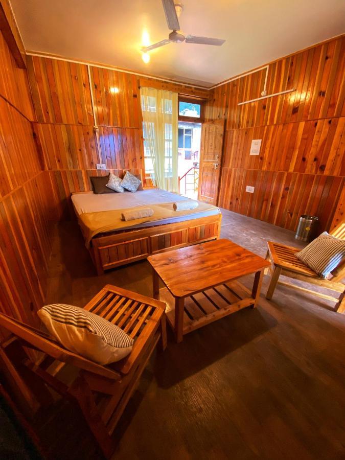 Pine Tower Inn Manāli Exterior foto